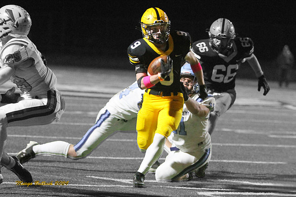#9 Devin North Penn Sen. Portrait IMG_4360